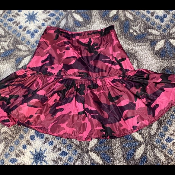 Pink camo mini skirt - Picture 1 of 2